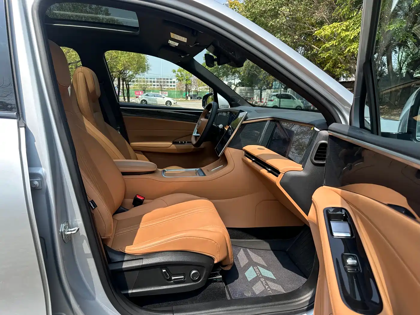Geely Galaxy Galaxy L7 2025 EM-i 115km Explorer+ Edition фото 31