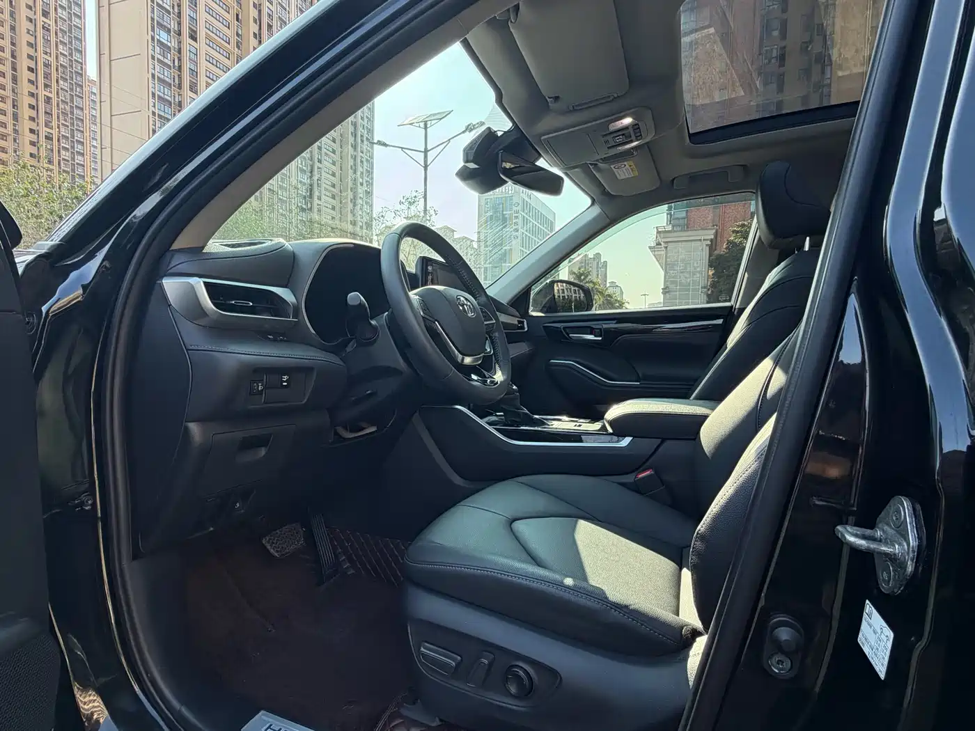 Toyota Highlander 2022 Hybrid 2.5L 4WD Luxury 7-Seater фото 4
