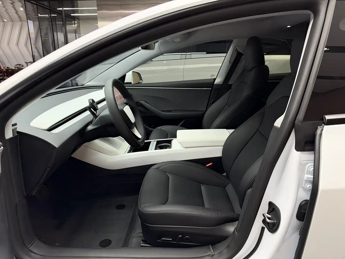 Фото 5 - Tesla Model 3