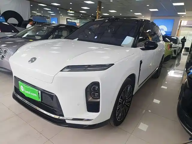 NIO ES8 2025