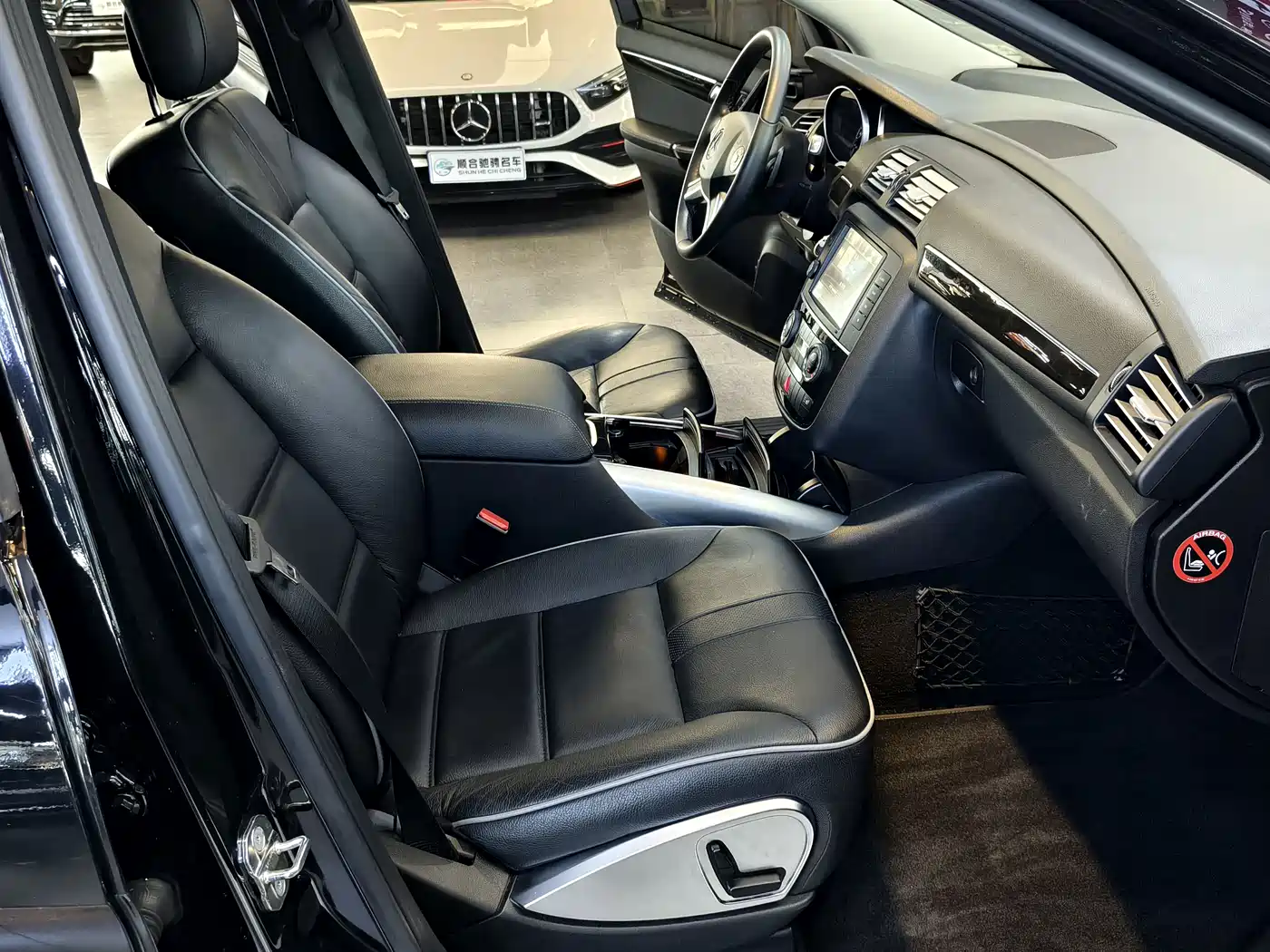 Mercedes-Benz R-Class 2017 R 320 4MATIC Business Collector's Edition фото 13