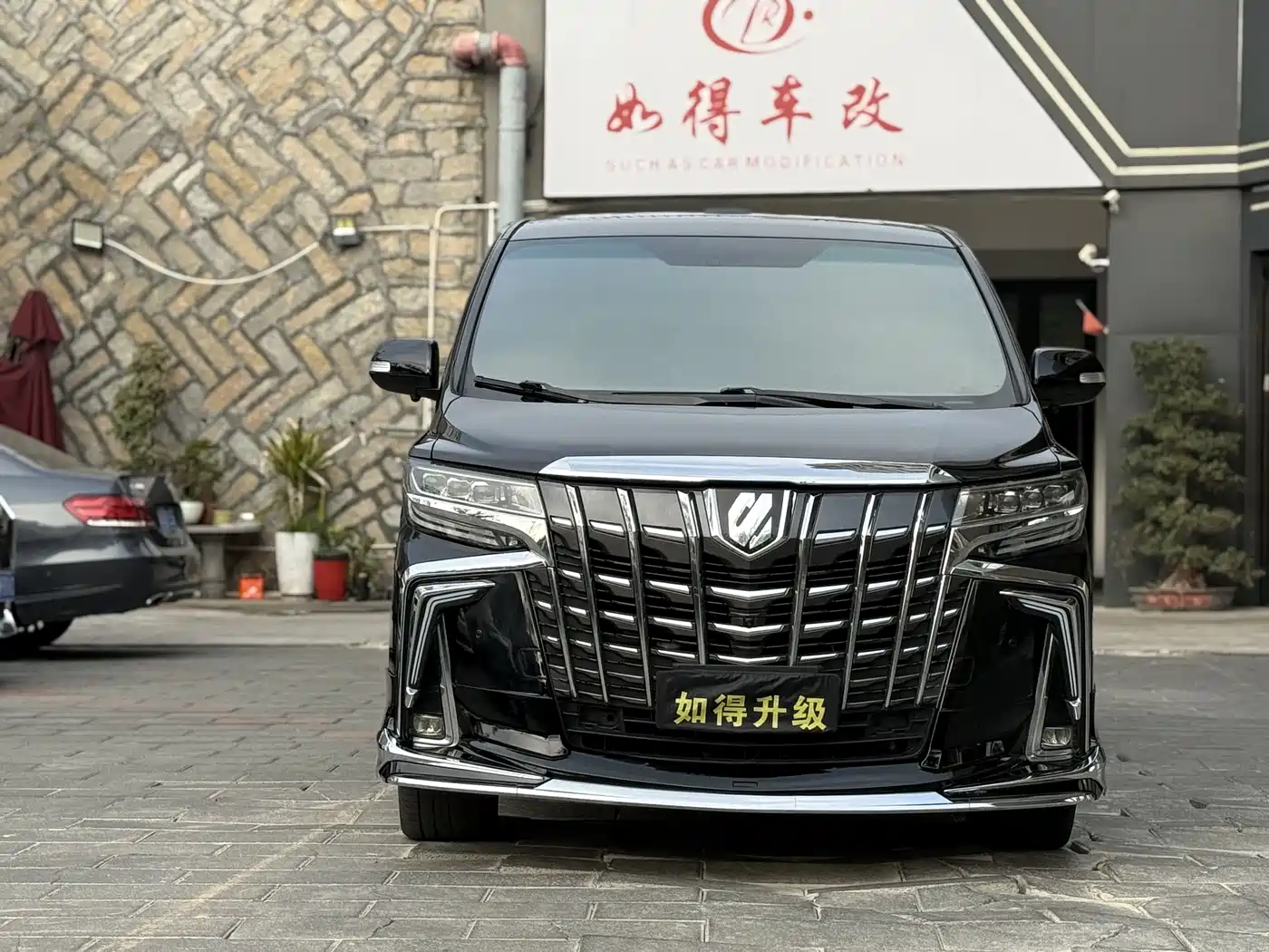 Toyota Alphard 2011 3.5L Luxury Edition фото 2