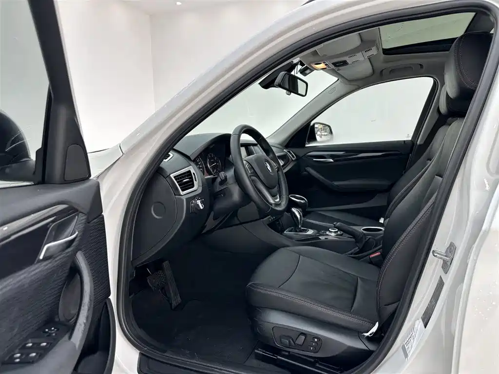 BMW X1 2015 Model sDrive18i Fashion Advanced Edition фото 13