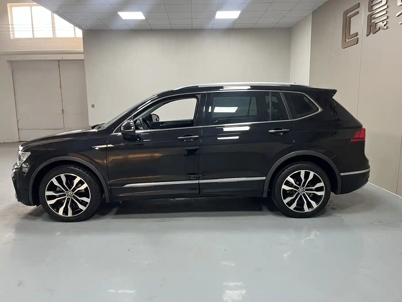 Фото 15 - Volkswagen Tiguan L