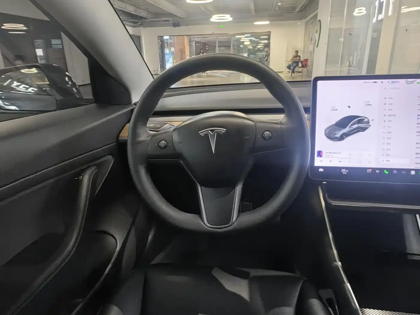 TESLA MODEL 3