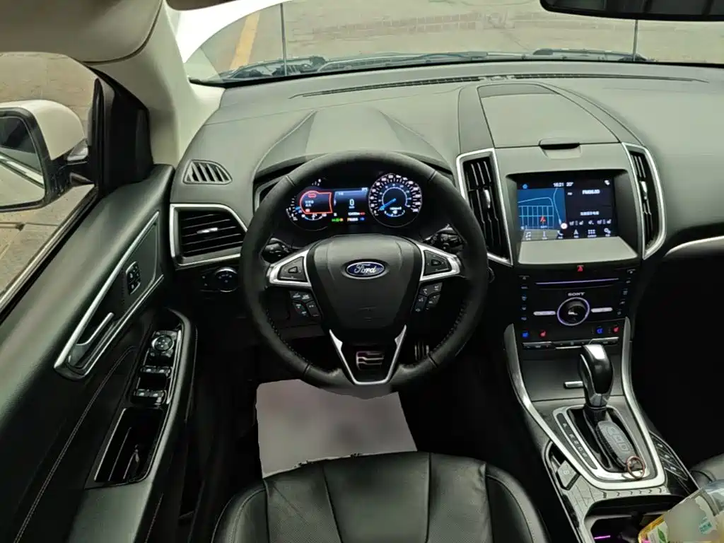 Фото 11 - Ford Edge