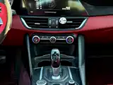 Photo 9 - Alfa Romeo Giulia