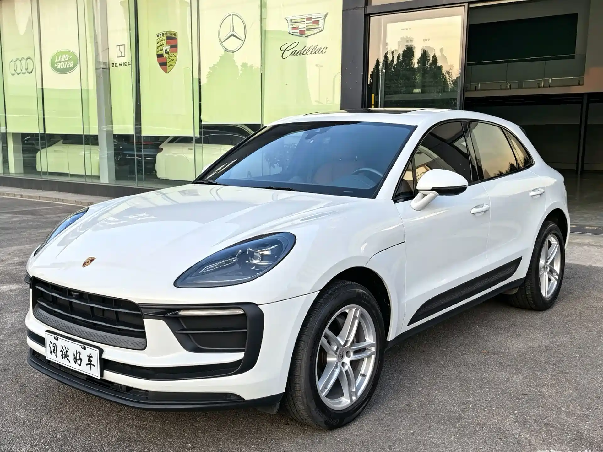 Фото 1 - Porsche Macan