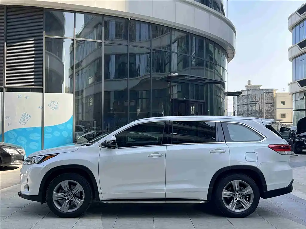 Toyota Highlander 2021 2.0T FWD Luxury 7-Seater фото 13