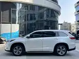 Фото 13 - Toyota Highlander