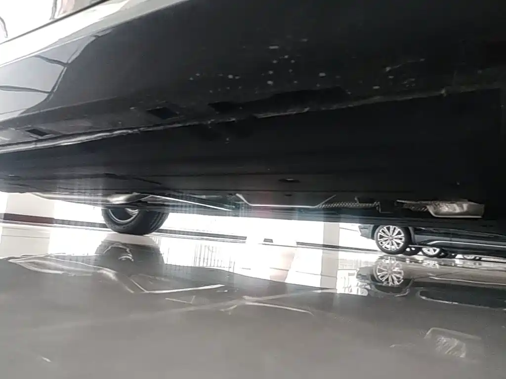 Фото 2 - Hongqi H5