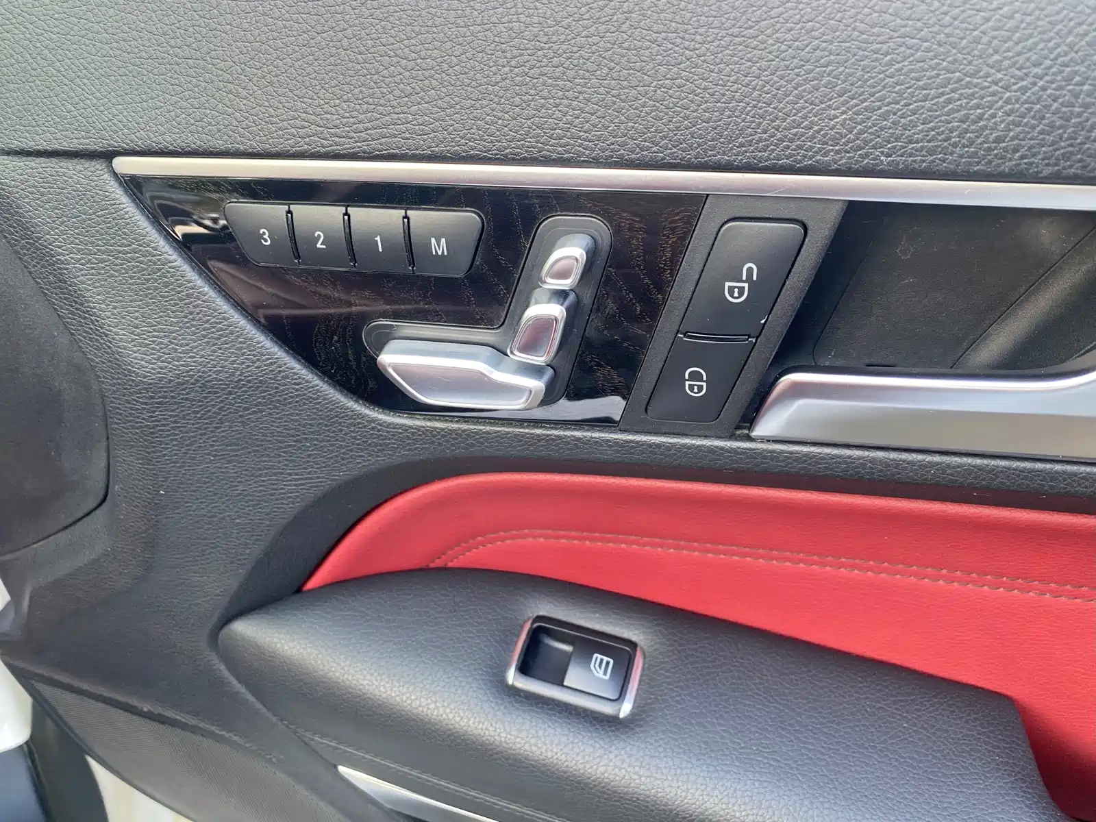 Фото 19 - Mercedes-Benz E-Class (Import)