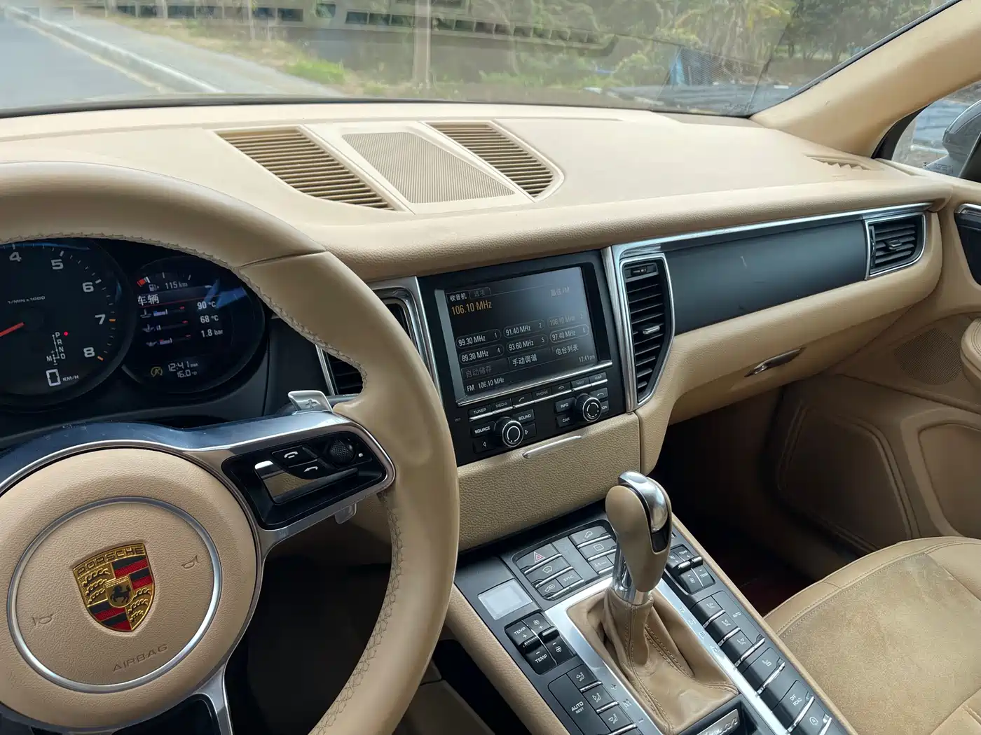 Porsche Macan 2016 Macan 2.0T фото 24