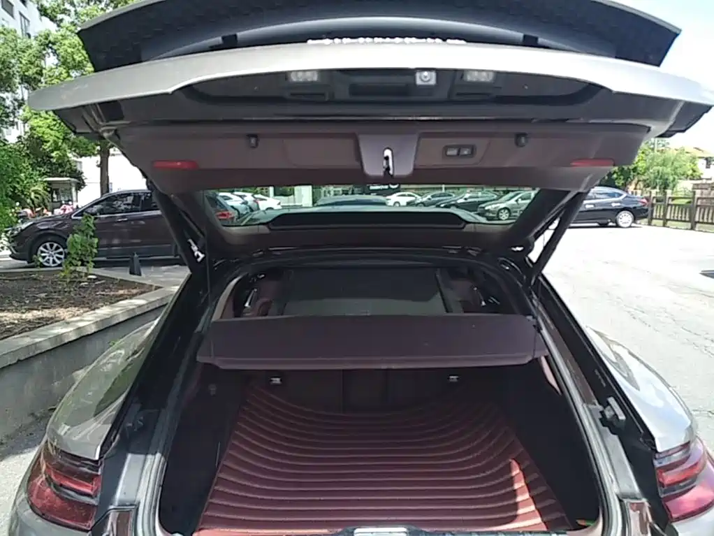 Photo 15 - Porsche Panamera