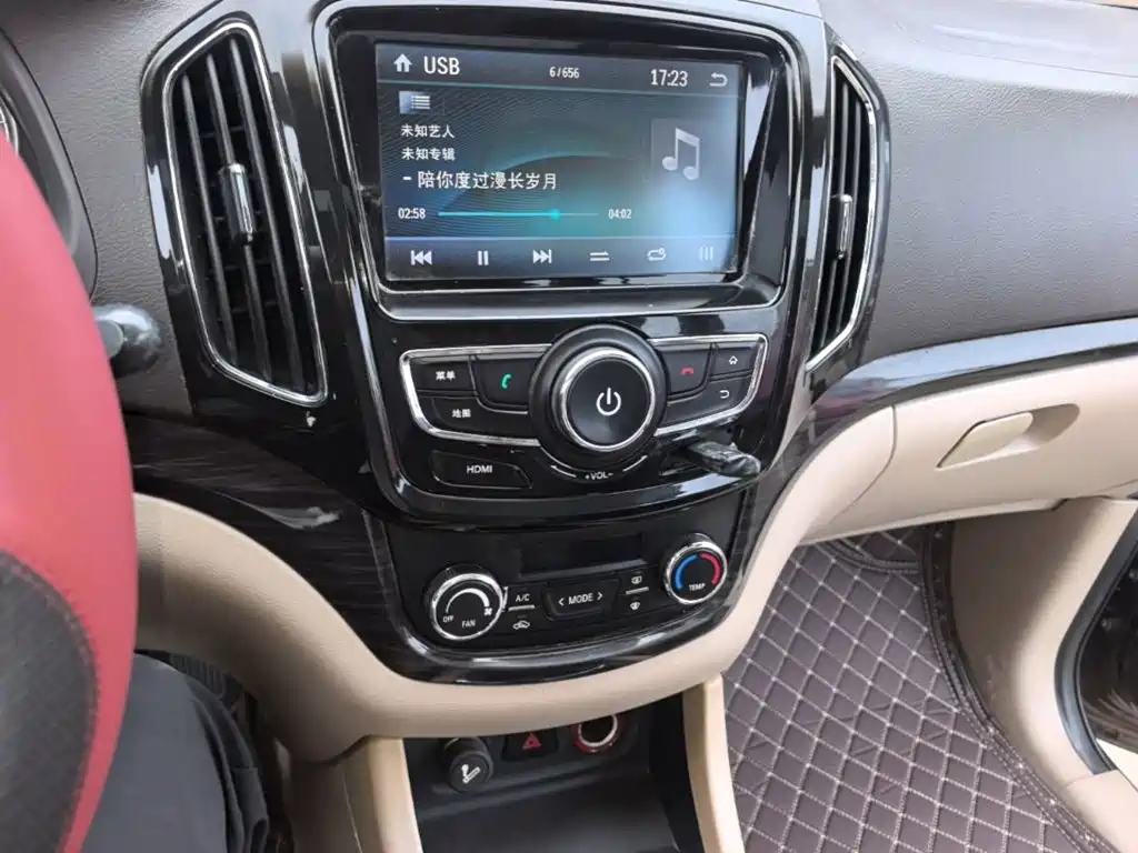 Baojun 730 2015 2014 1.5L Manual Luxury Navigation ESP Edition 7-Seater