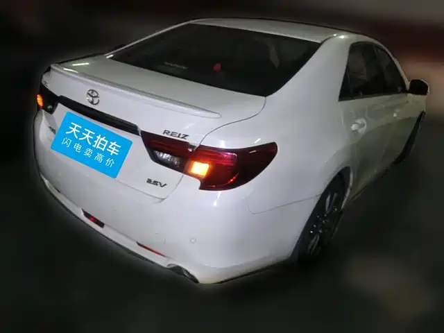 Toyota Reiz 2013 2.5V Premium Edition — фото 2