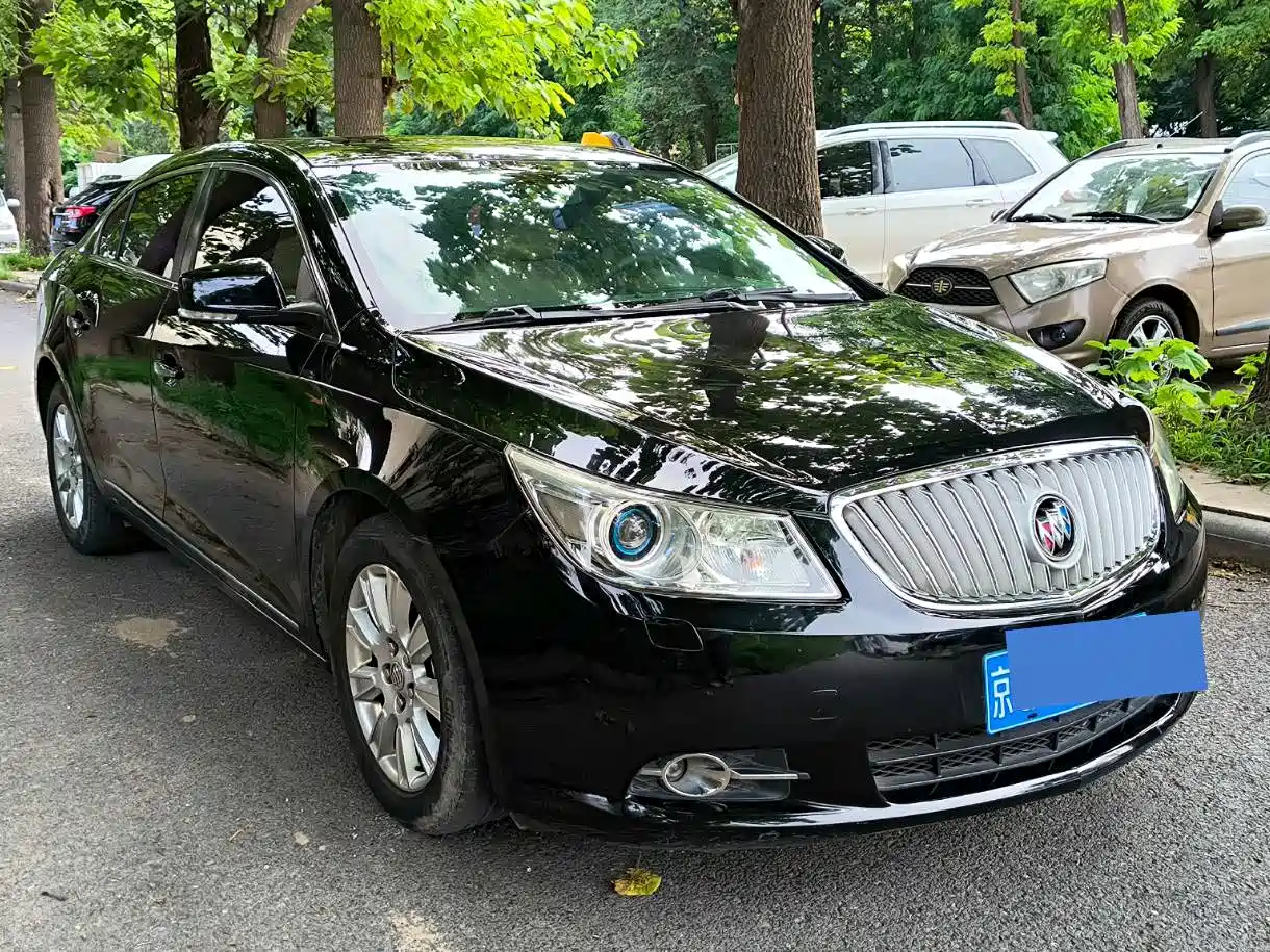 Photo 2 - Buick LaCrosse
