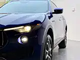 Photo 13 - Maserati Levante