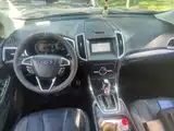 Photo 10 - Ford Edge
