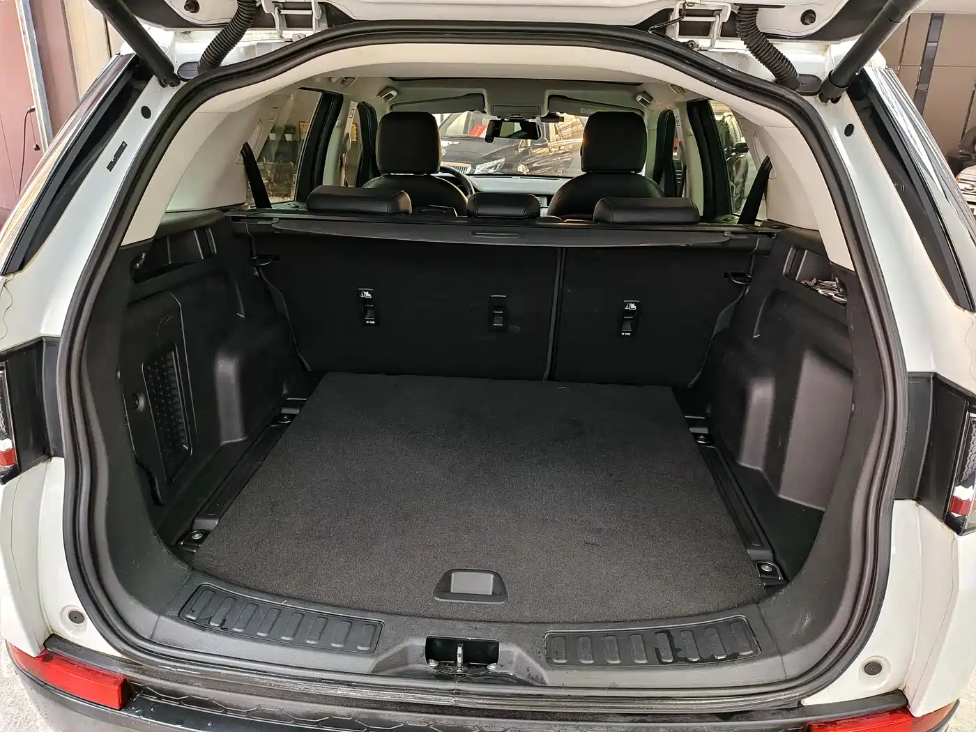 Land Rover Discovery Sport 2018 240PS SE Edition фото 21
