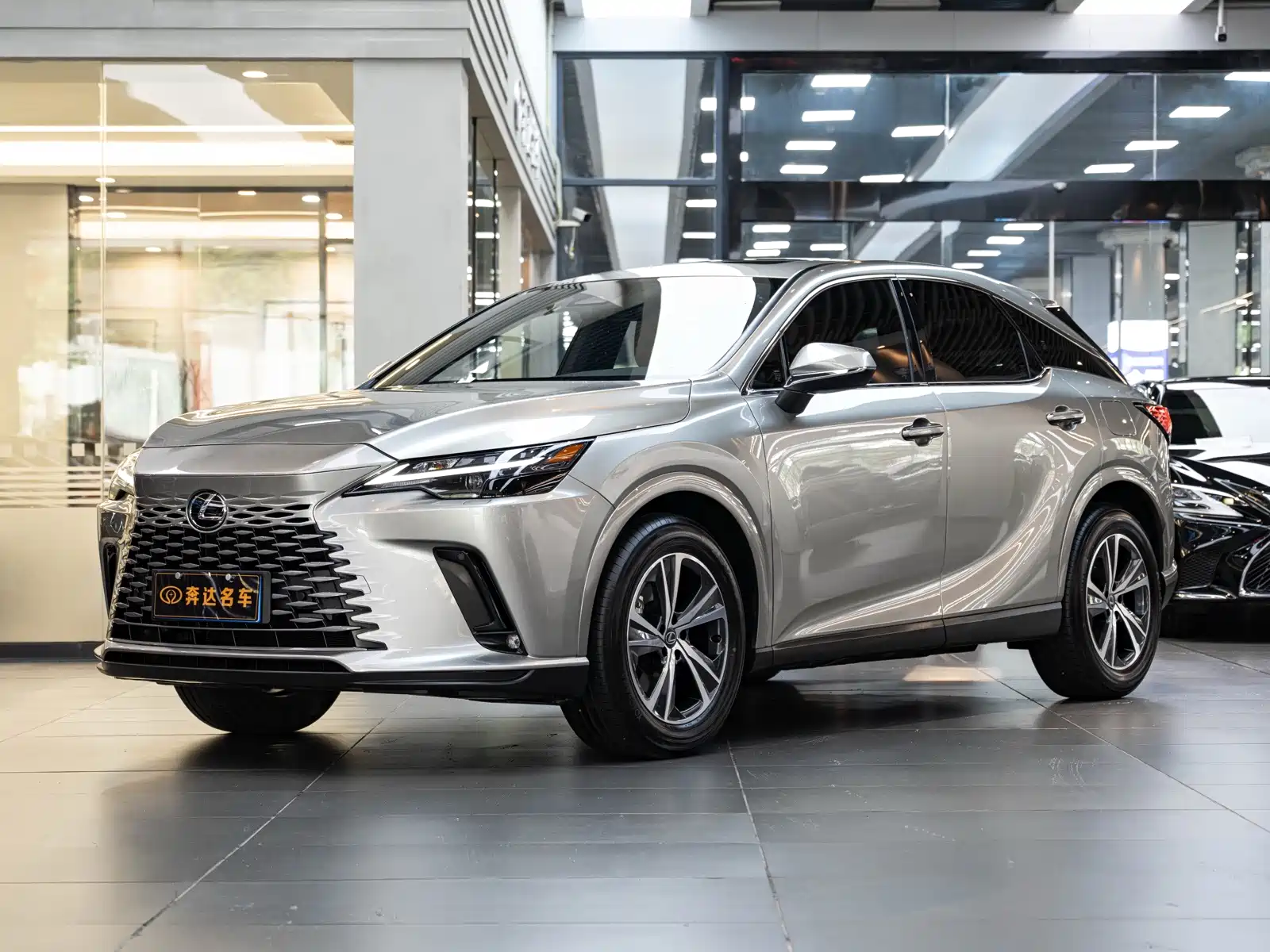 Фото 1 - Lexus RX