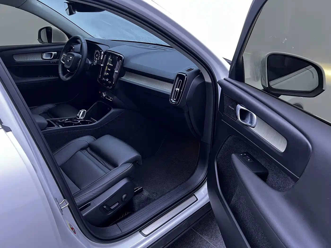 Volvo XC40 2020 2020 T4 AWD Momentum Luxury Edition