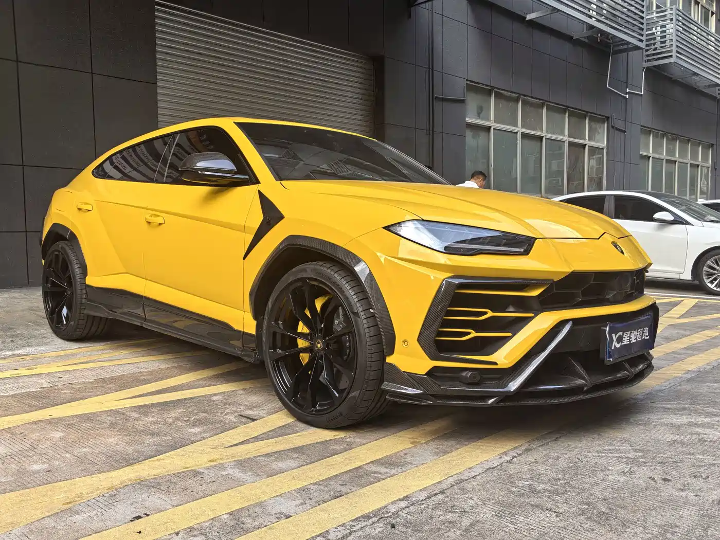 Фото 3 - Lamborghini Urus
