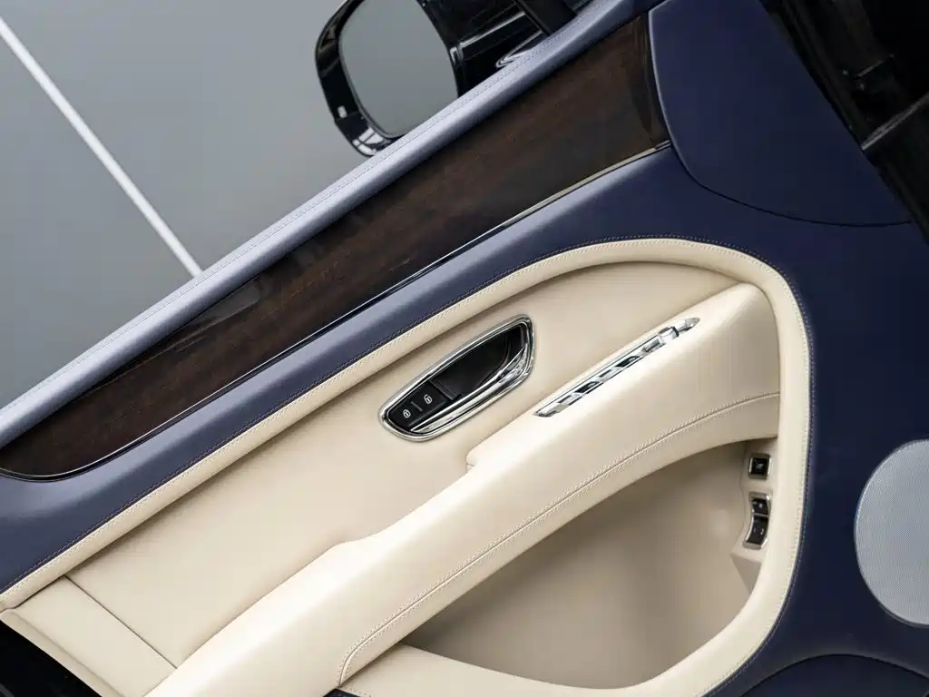 Bentley Bentayga 2024 2023 4.0T V8 Long Wheelbase Version