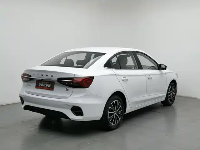 Roewe i5 2021 1.5L CVT Diamond Edition — фото 2