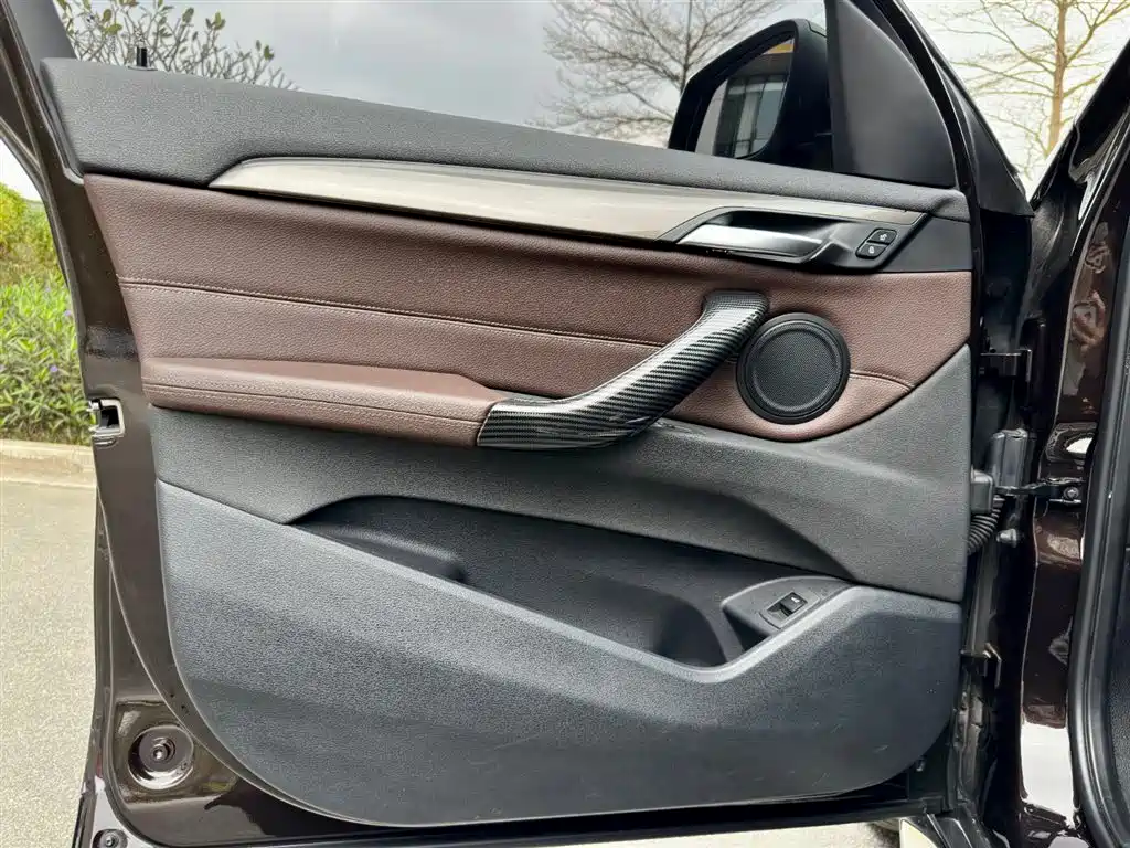 BMW X1 2019 sDrive18Li Premium Model фото 17