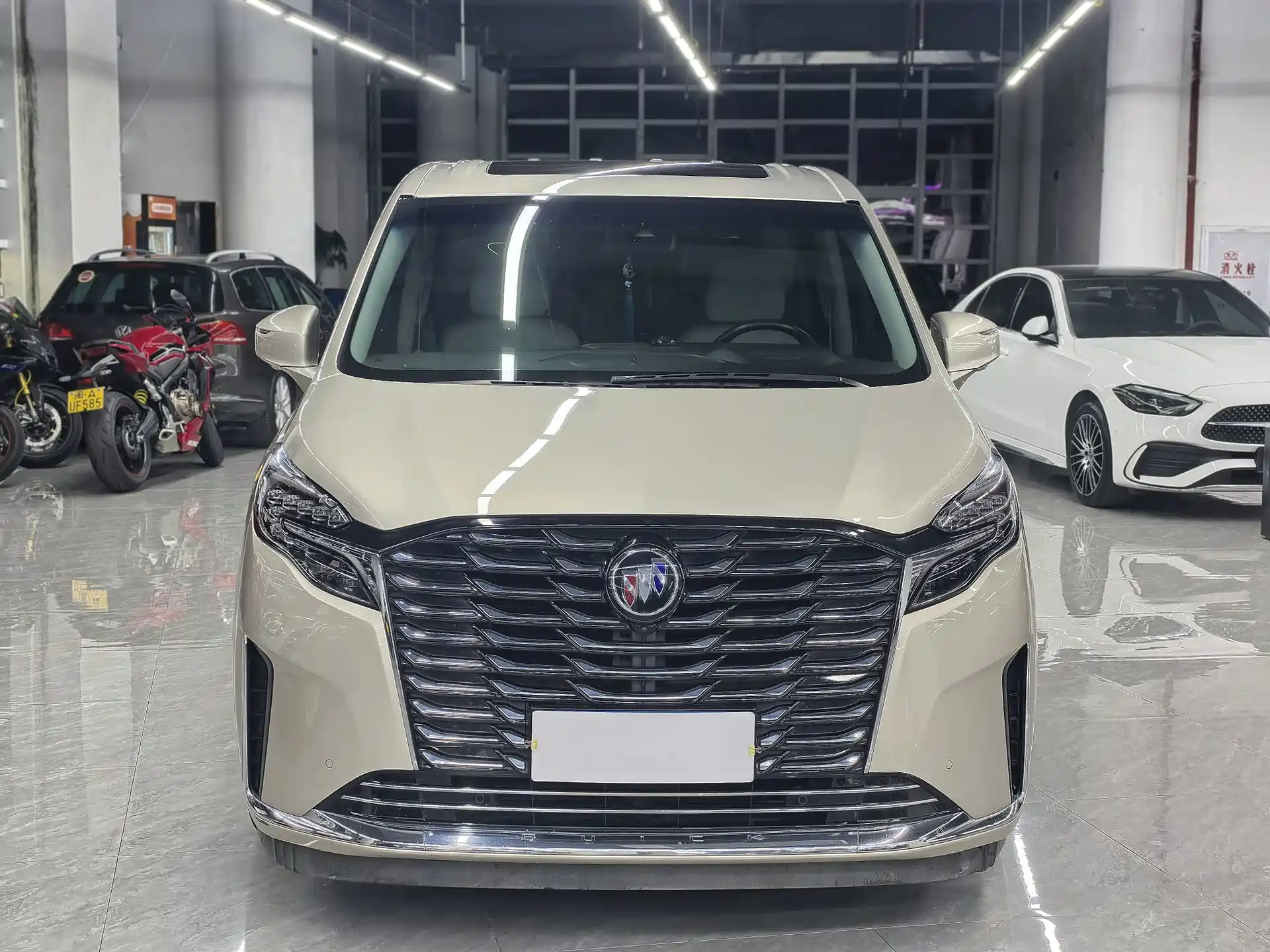 Фото 2 - Buick GL8