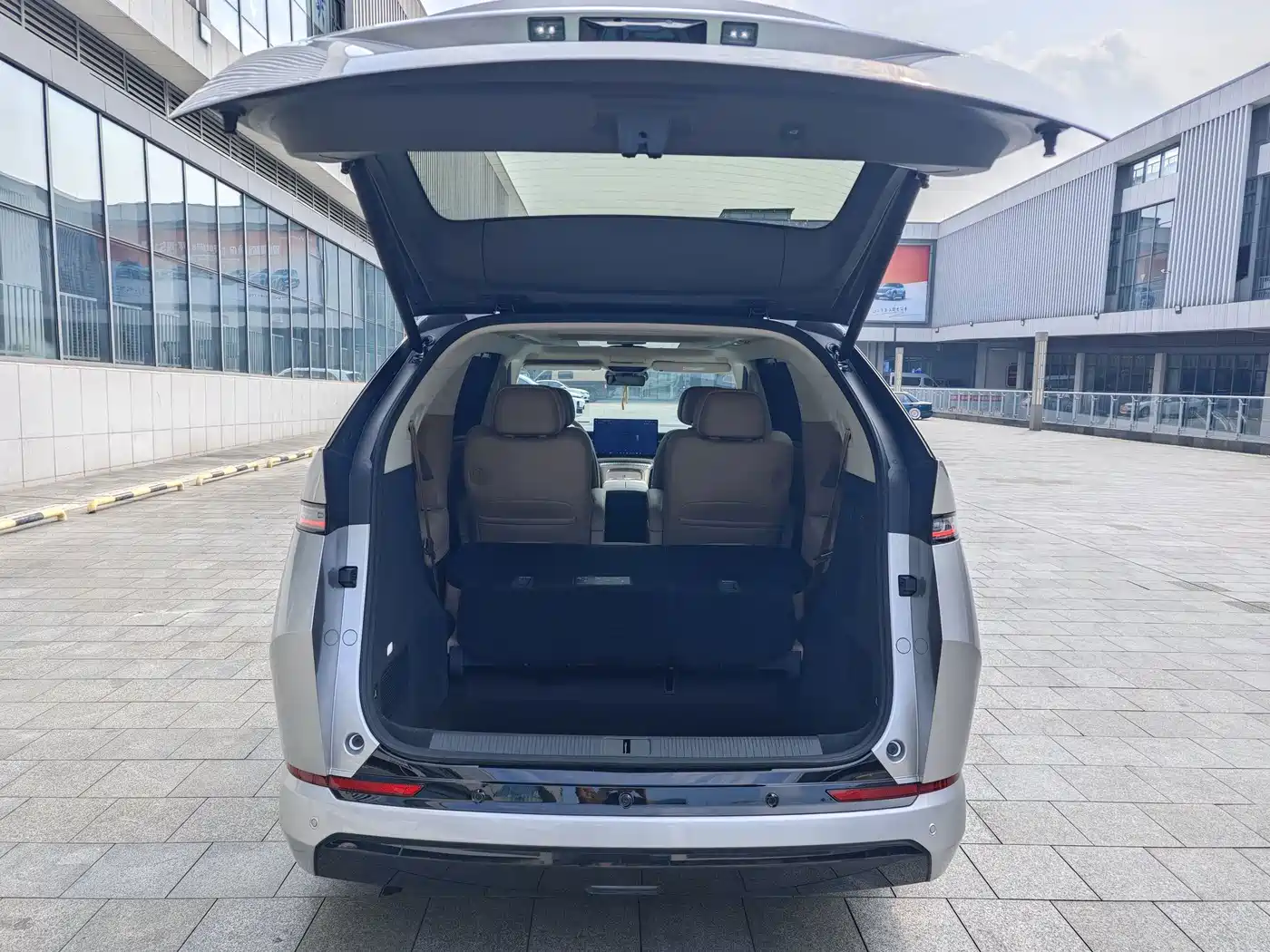 XPeng X9 2025 2025 Extended Range Edition