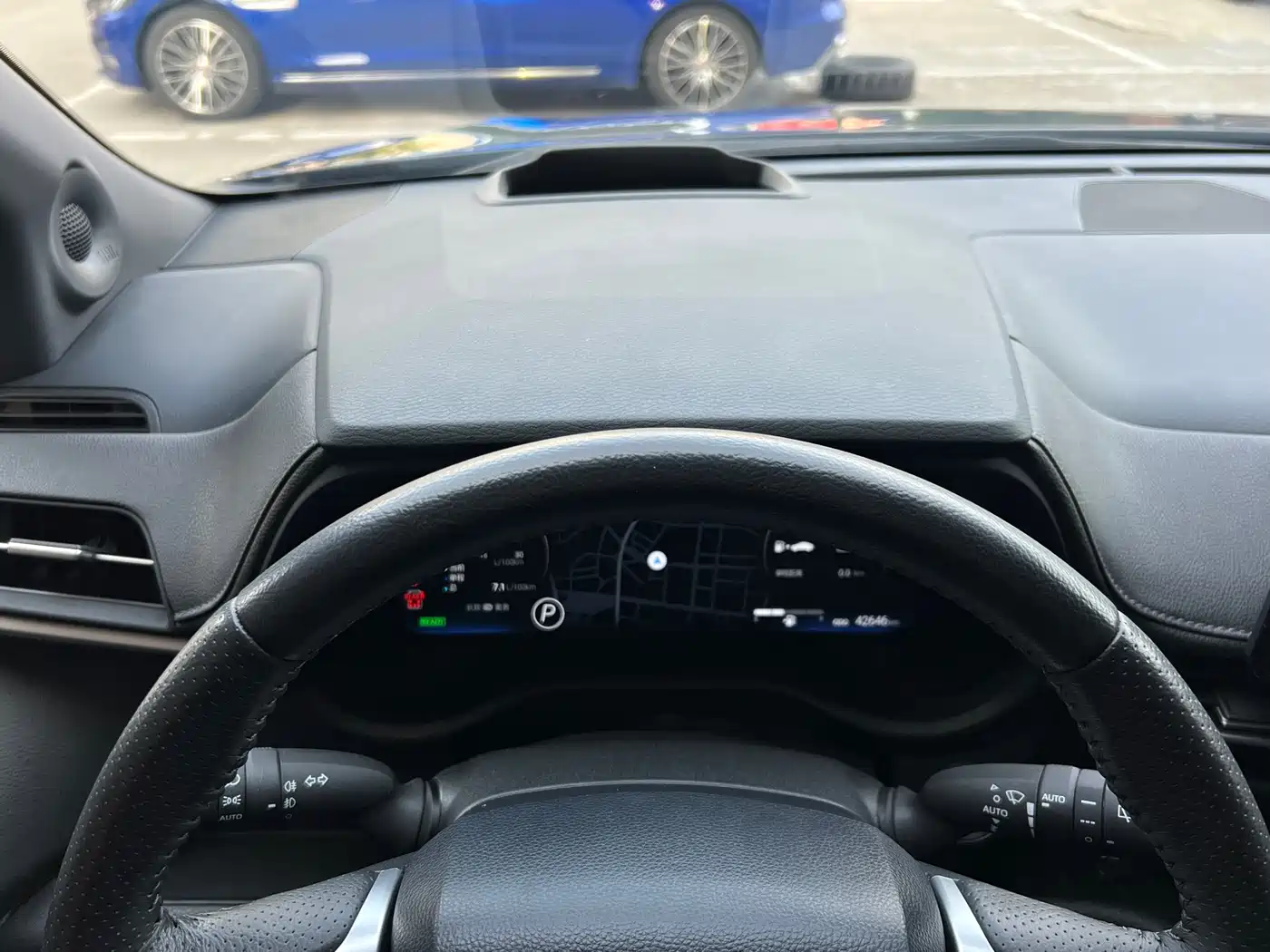 Toyota Sienna 2023 2.5L Hybrid Platinum Edition фото 6