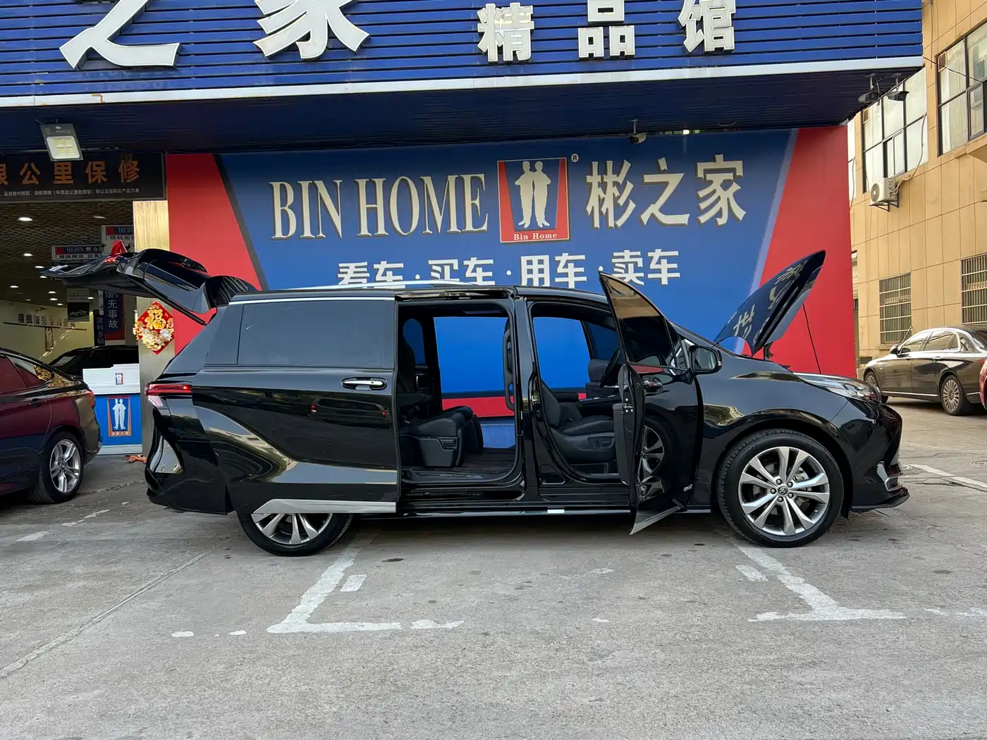 Toyota Sienna 2023 2.5L Hybrid Platinum Edition фото 22