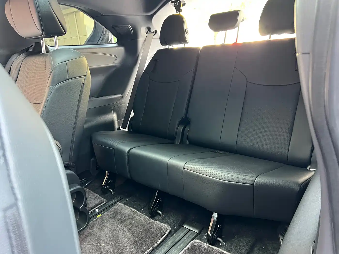 Toyota Sienna 2023 2.5L Hybrid Platinum Edition фото 19