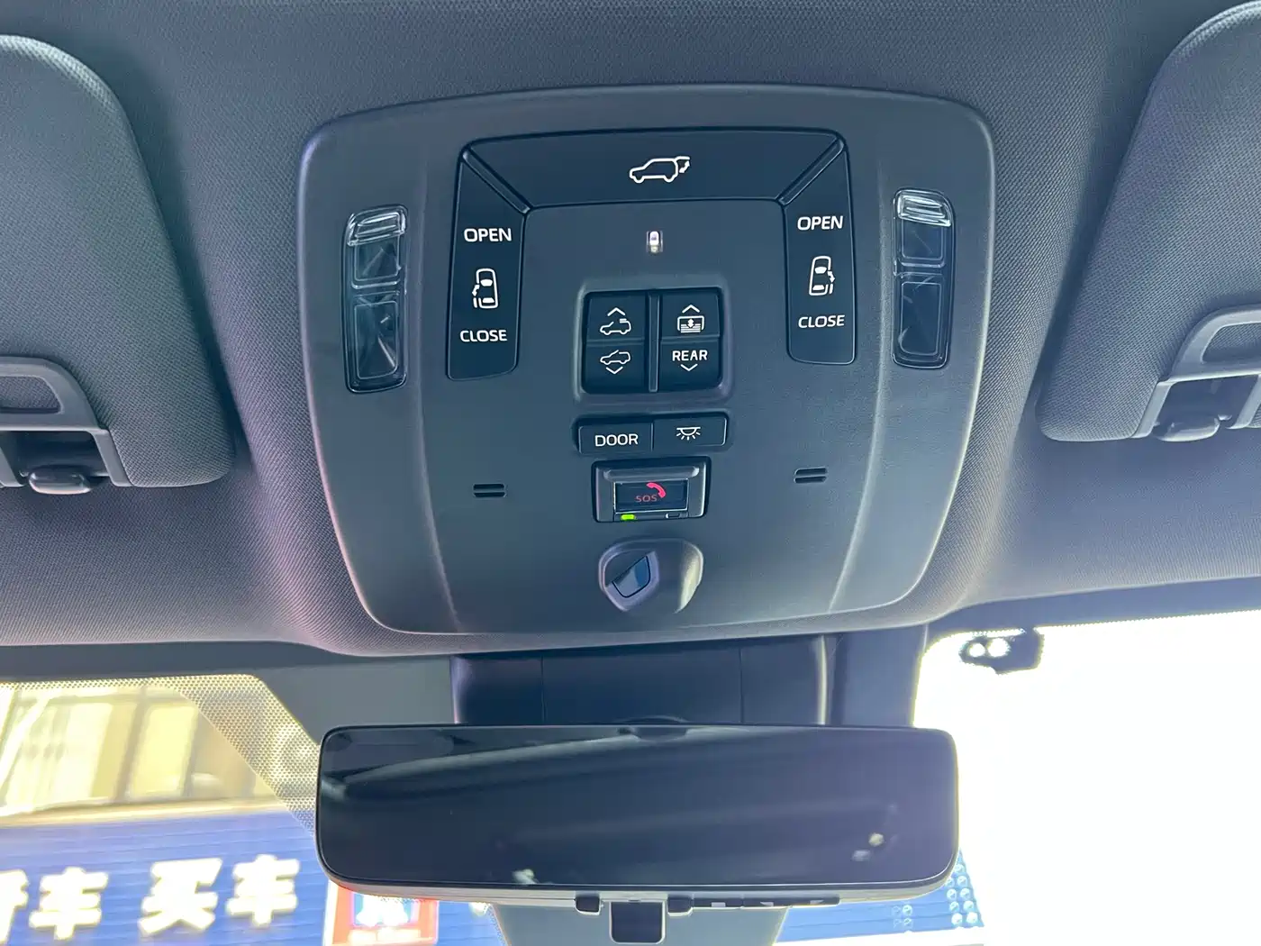 Toyota Sienna 2023 2.5L Hybrid Platinum Edition фото 23