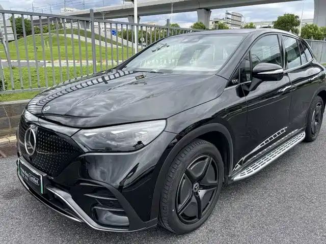Mercedes-Benz EQE SUV 2025
