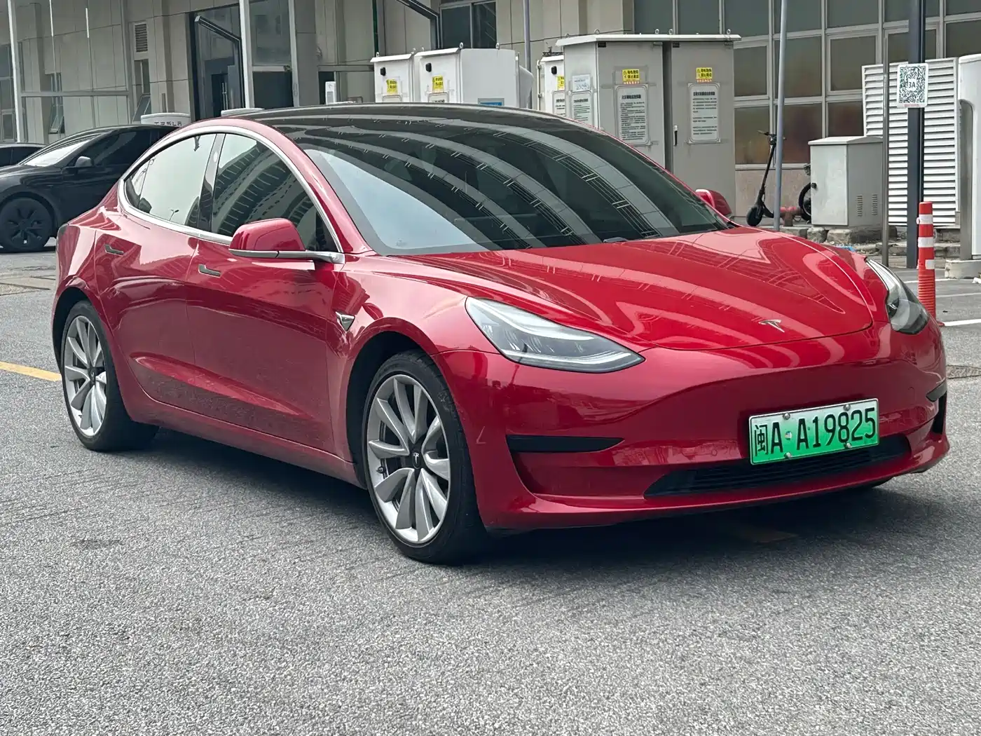 TESLA MODEL 3