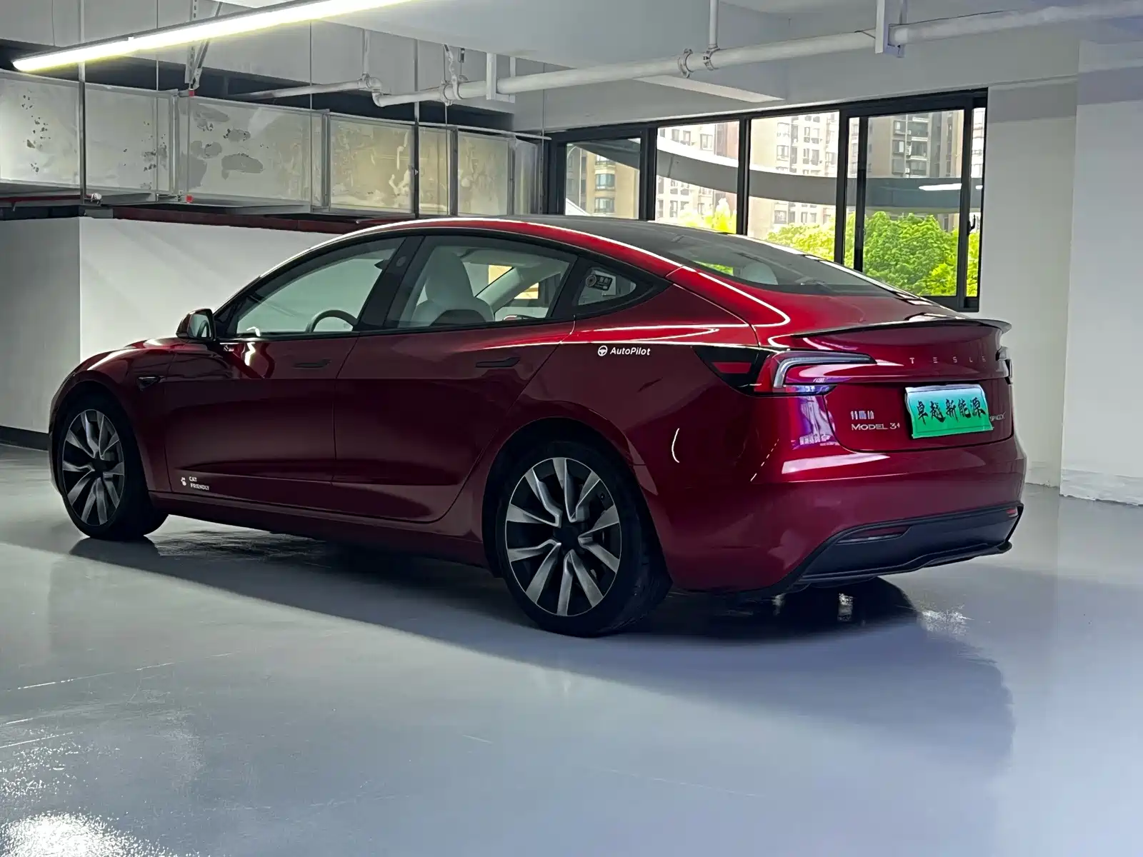 Фото 12 - Tesla Model 3