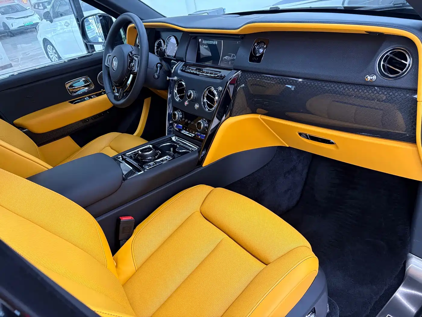 Фото 3 - Rolls-Royce Cullinan