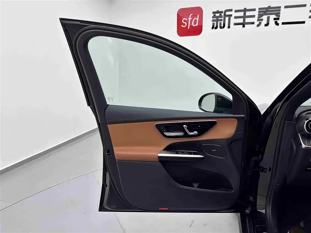 Mercedes-Benz GLC 2025 Facelift GLC 260 L 4MATIC Dynamic фото 8