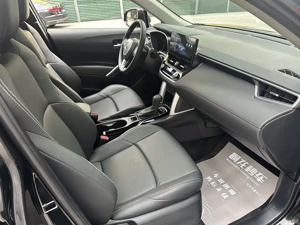 Toyota Frontlander 2023 2.0L CVT Luxury Edition фото 14
