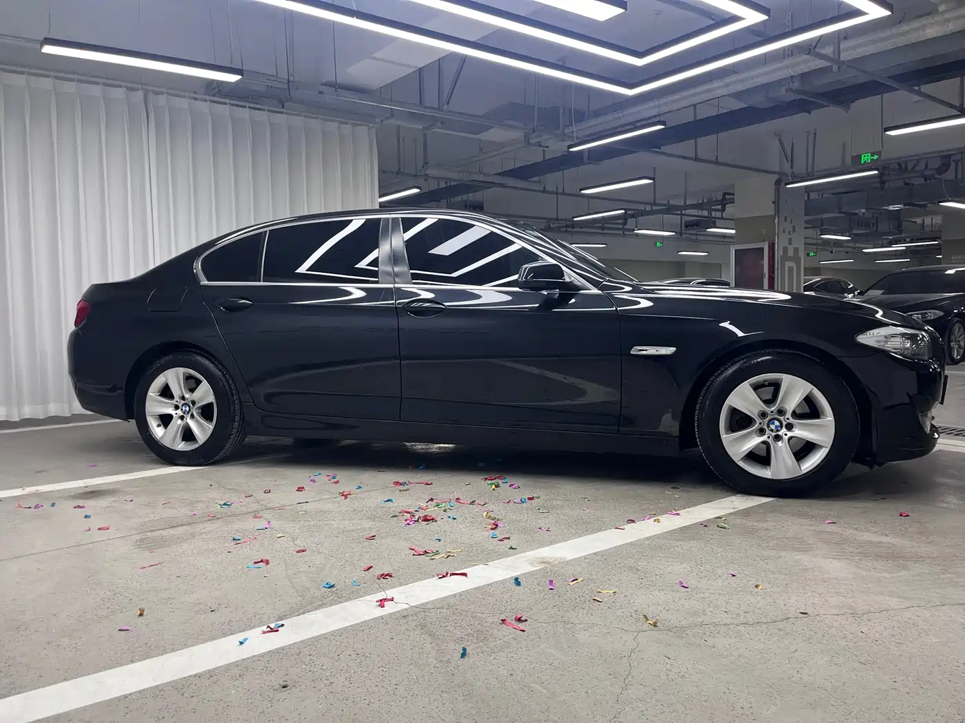 BMW 5 Series 2011 528Li Leading фото 2