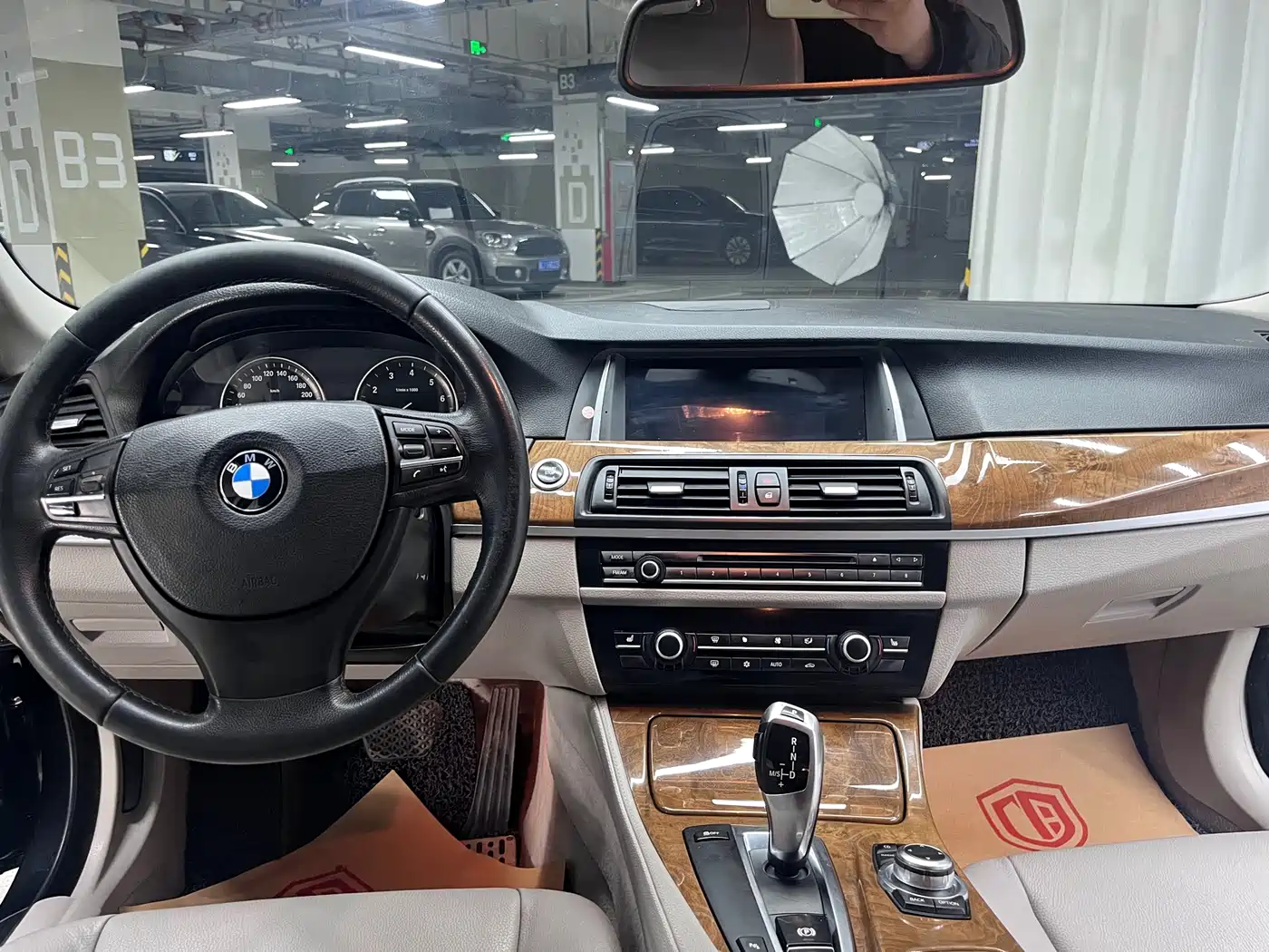 BMW 5 Series 2011 528Li Leading фото 5