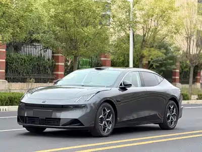 Lynk & Co 10