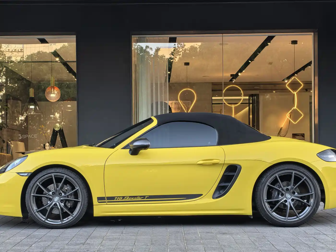 Porsche 718 2019 Boxster T 2.0T фото 3