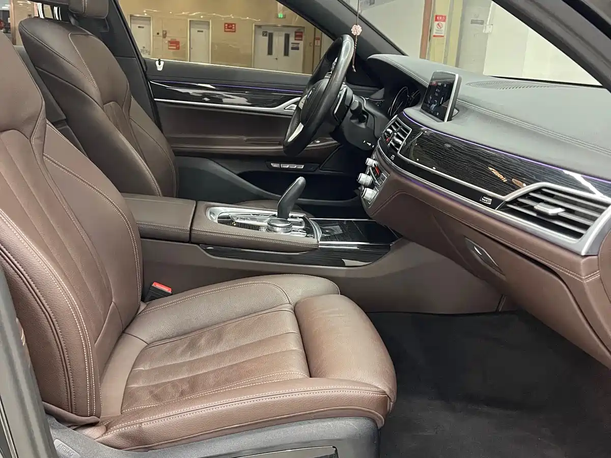 BMW 7 Series 2018 730Li Leading Type M Sport Package фото 12