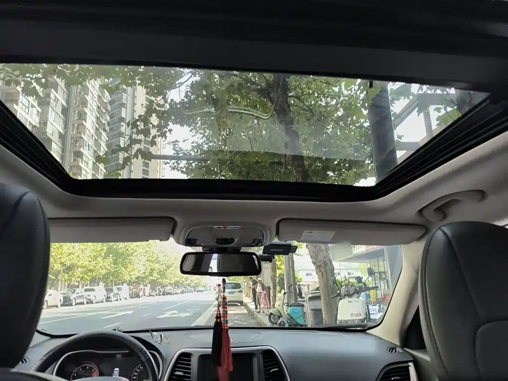 Фото 9 - Jeep Cherokee