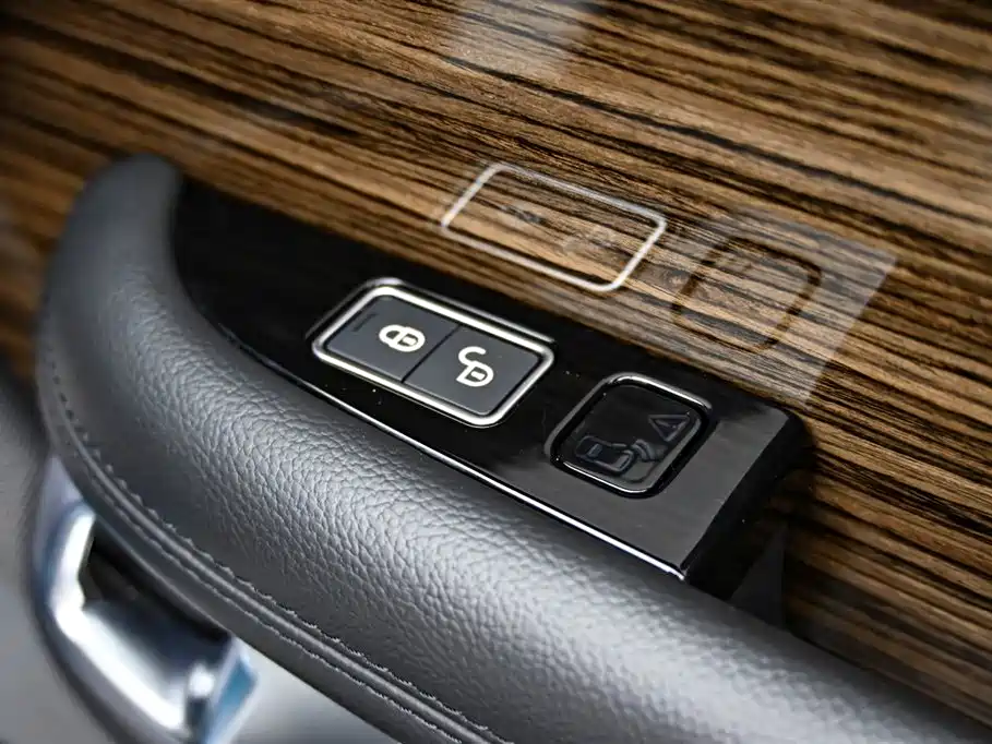 Land Rover Range Rover 2019 3.0 SCV6 Heritage Edition фото 27