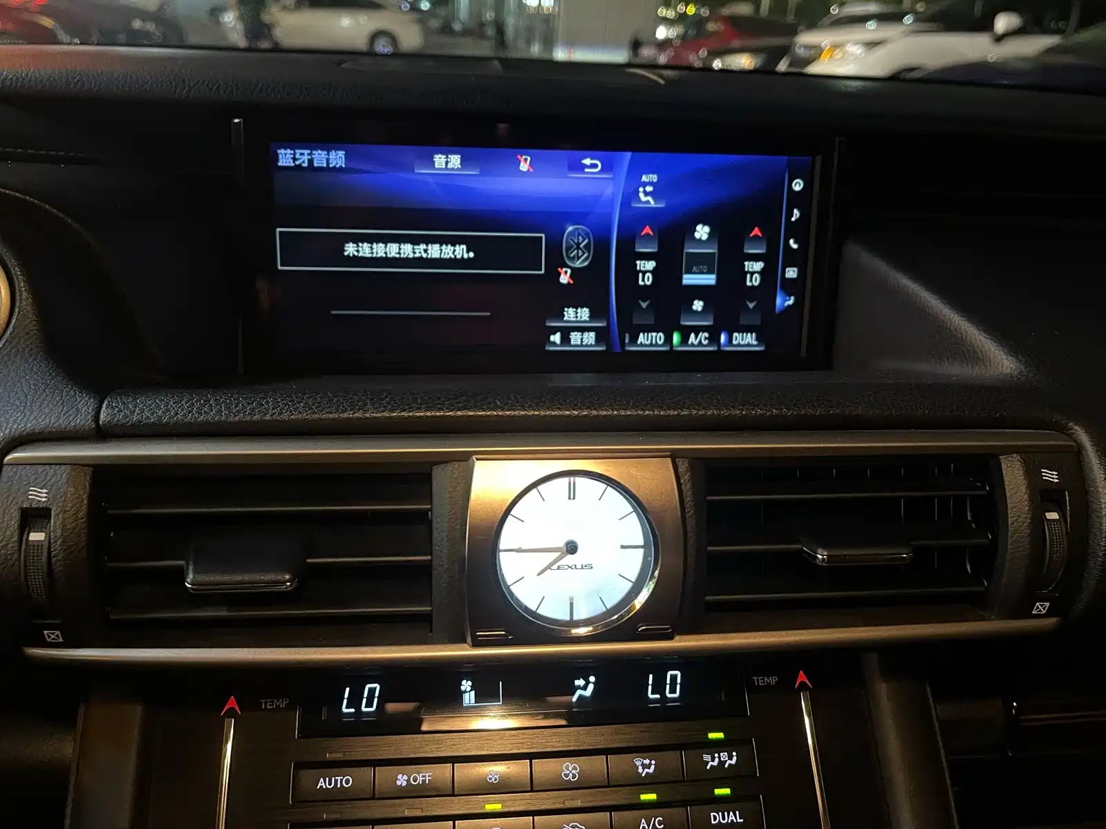 Photo 14 - Lexus IS